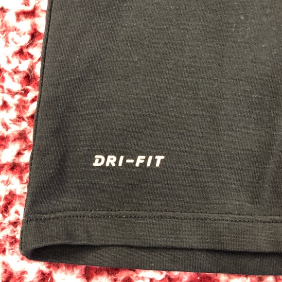 Boy's Nike Lebron James Shirt - Picture 2 of 8